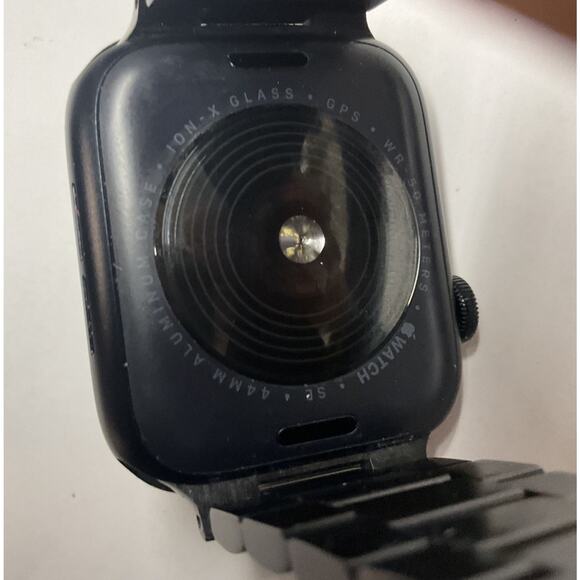 Apple Watch SE 2nd Gen 44mm GPS Smartwatch Midnight Titanium Band - Picture 4 of 7